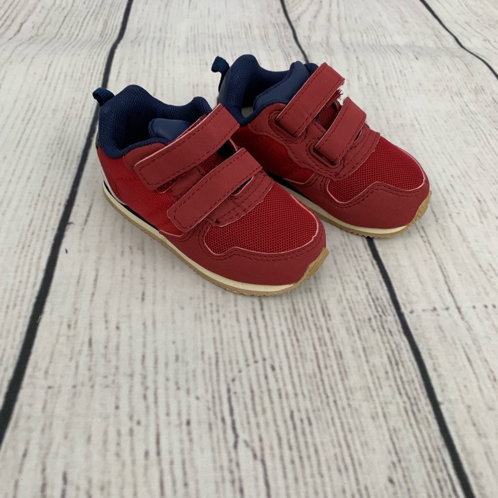 Boy gap sneakers